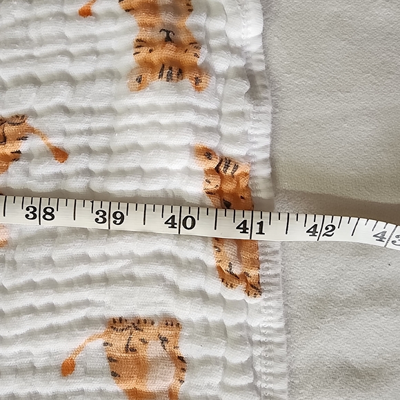 aden + anais Essentials Cat Print Blanket - Picture 4 of 5